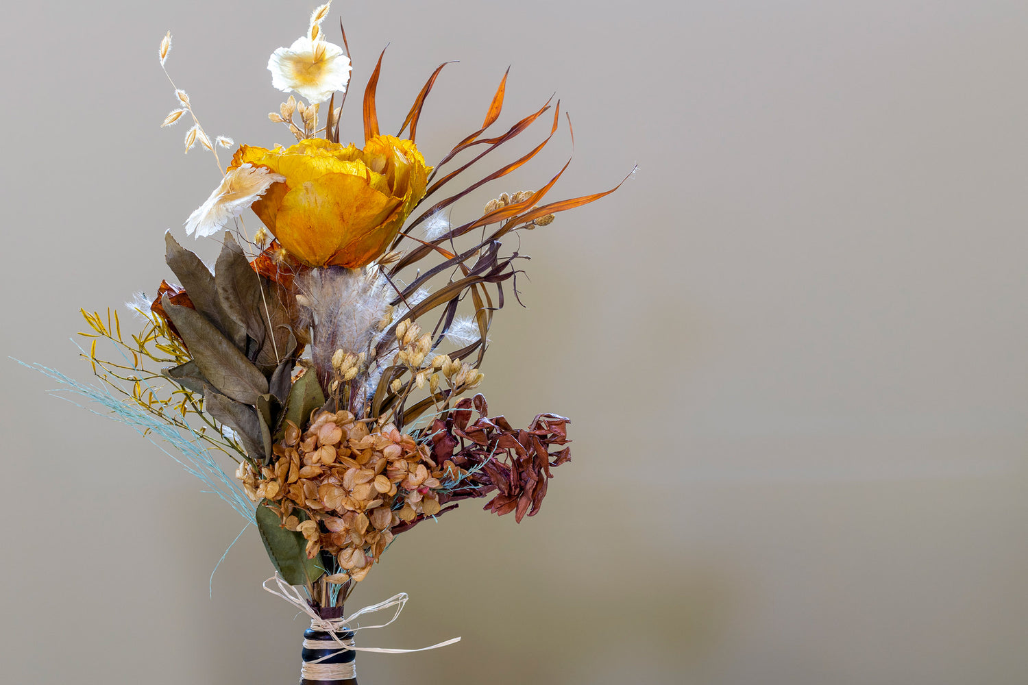 dried modern floral arrangement