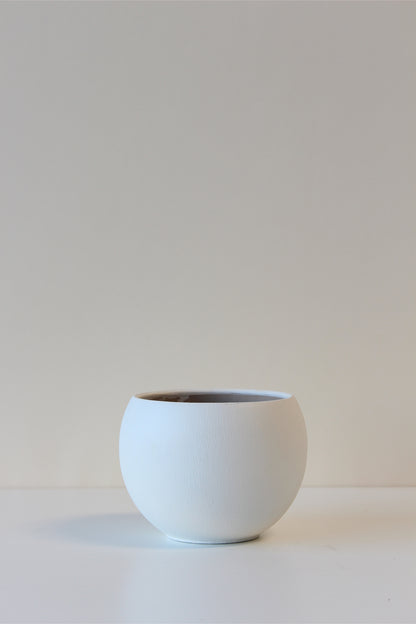 lightweight houseplant pot in white